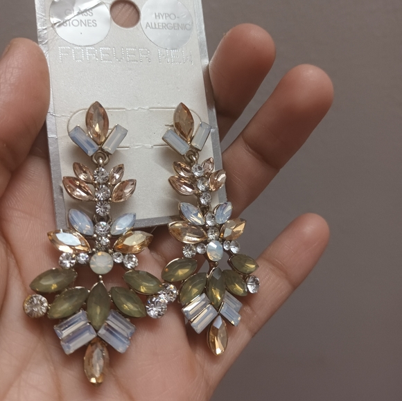 Beautiful earrings - Picture 4 of 6